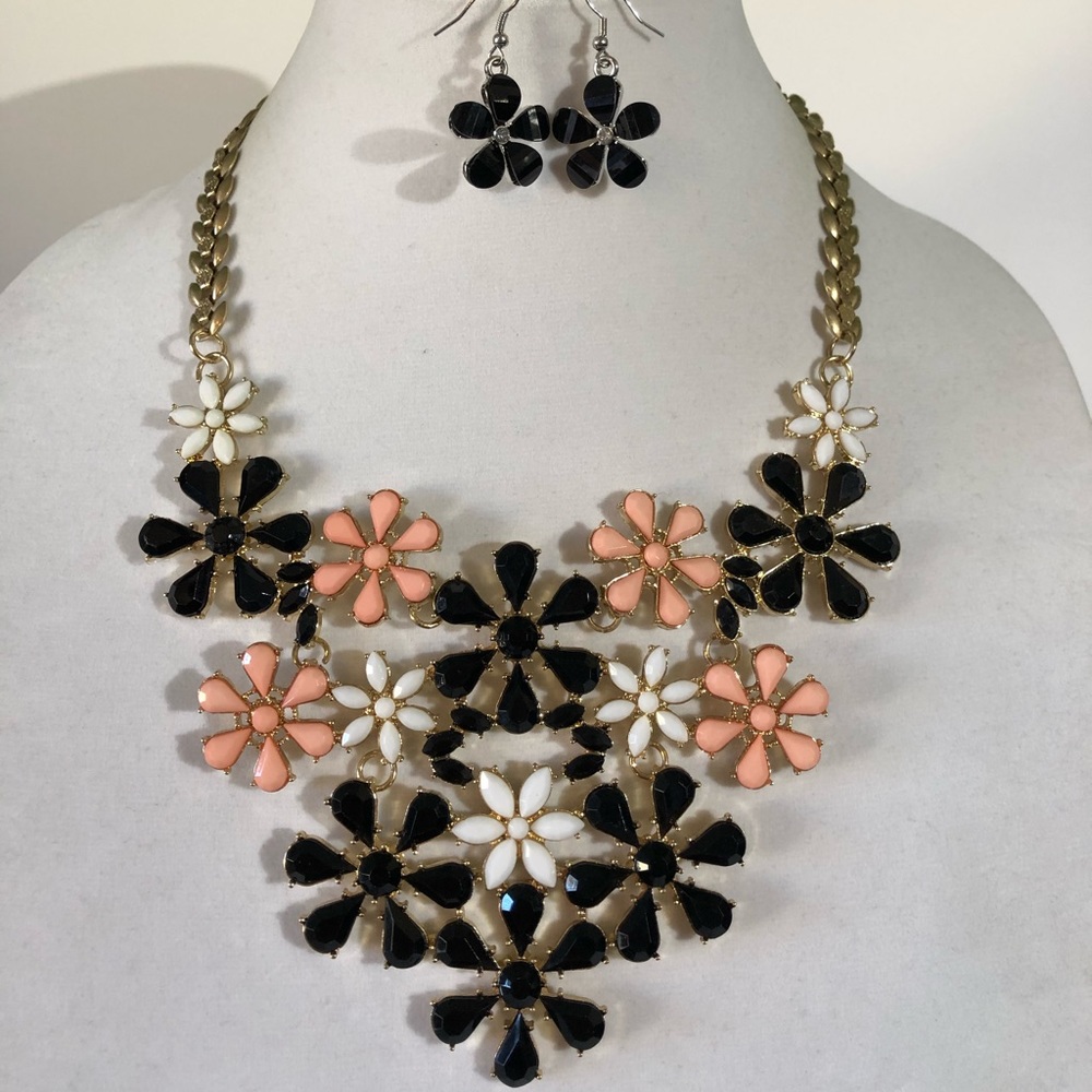 2 Piece Flower Statement Necklace & Earring Set